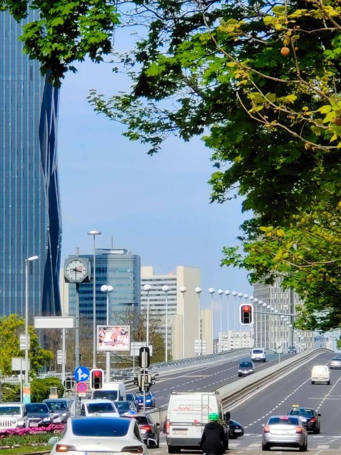 Center ! 2 Stops From The City Center! เวียนนา ภายนอก รูปภาพ