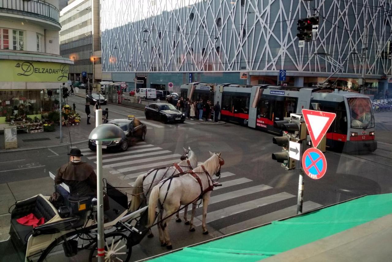 Center ! 2 Stops From The City Center! เวียนนา ภายนอก รูปภาพ