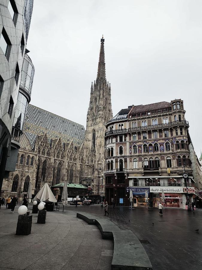Center ! 2 Stops From The City Center! เวียนนา ภายนอก รูปภาพ